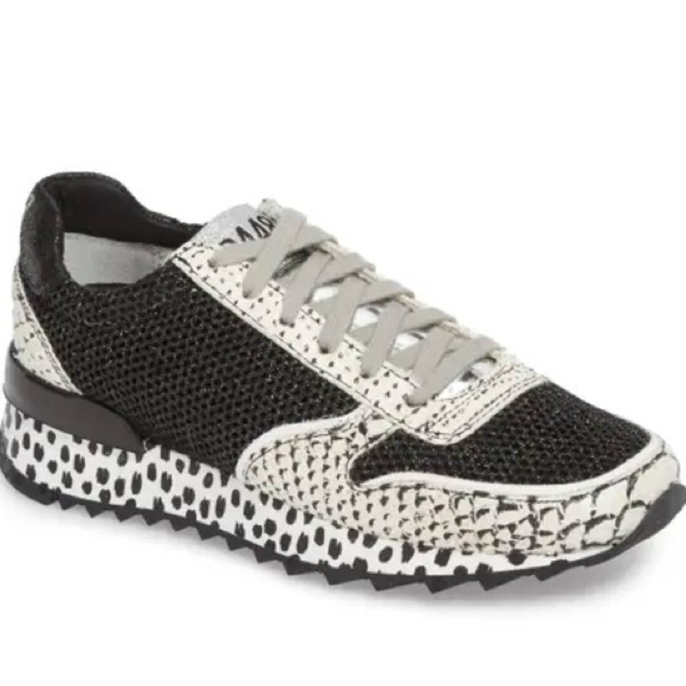 P448 | Boston Sneaker | Black and Ivory | Size 39 - Picture 9 of 11